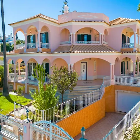 Villa In Albufeira Near Golden Beaches *