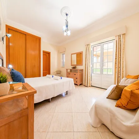 Villa In Albufeira Near Golden Beaches Βίλα