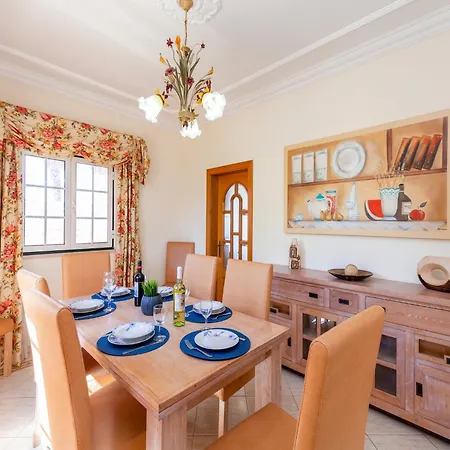 Villa In Albufeira Near Golden Beaches *