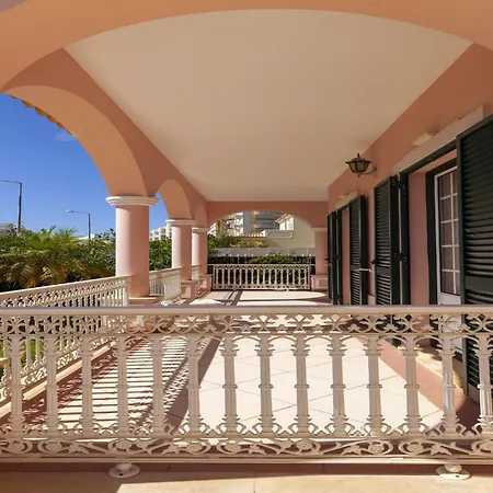 Stunning 4-bed In Albufeira