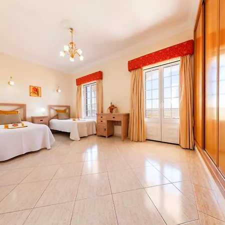 Villa In Albufeira Near Golden Beaches Villa *