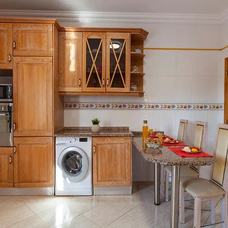 Villa In Albufeira Near Golden Beaches Villa *